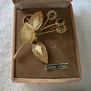Jade flower and gold pin